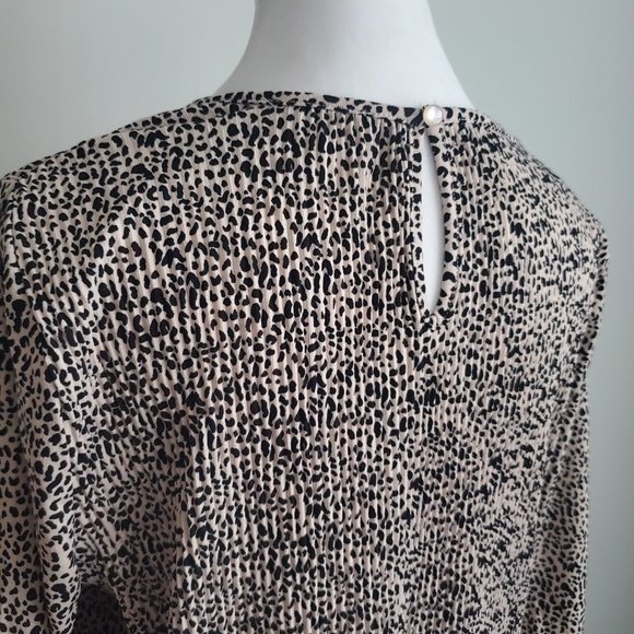 ADRIANNA PAPELL Animal Print Babydoll Blouse Micro Pleats Boho Coastal Grandma - Picture 8 of 9